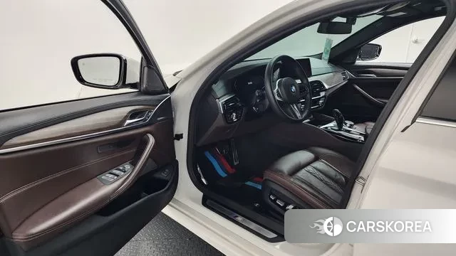 BMW 5 Series (G30) id 3329897 из Кореи 20