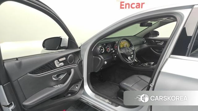 Mercedes-Benz E-Class W213 id 4536861 из Кореи 31