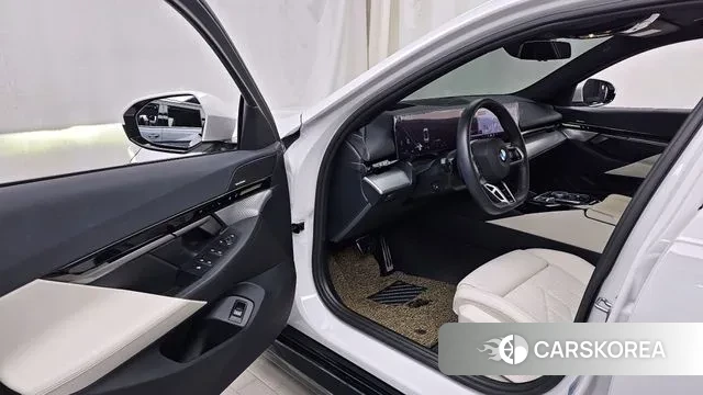 BMW 5 Series (G60) id 3442227 из Кореи 20