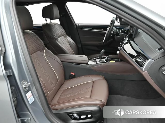 BMW 5 Series (G30) id 4186356 из Кореи 10
