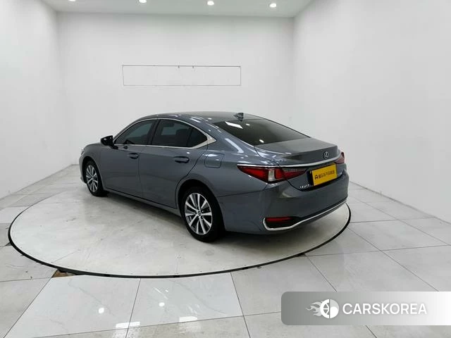 Lexus ES id 4208015 из Китая 20