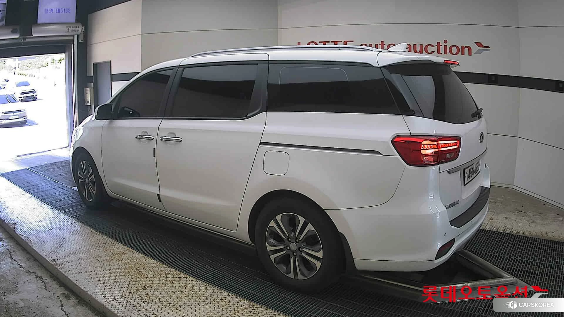 Kia Carnival id 4679356 из Кореи 37