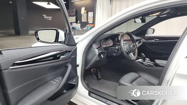 BMW 5 Series (G30) id 3059862 из Кореи 20