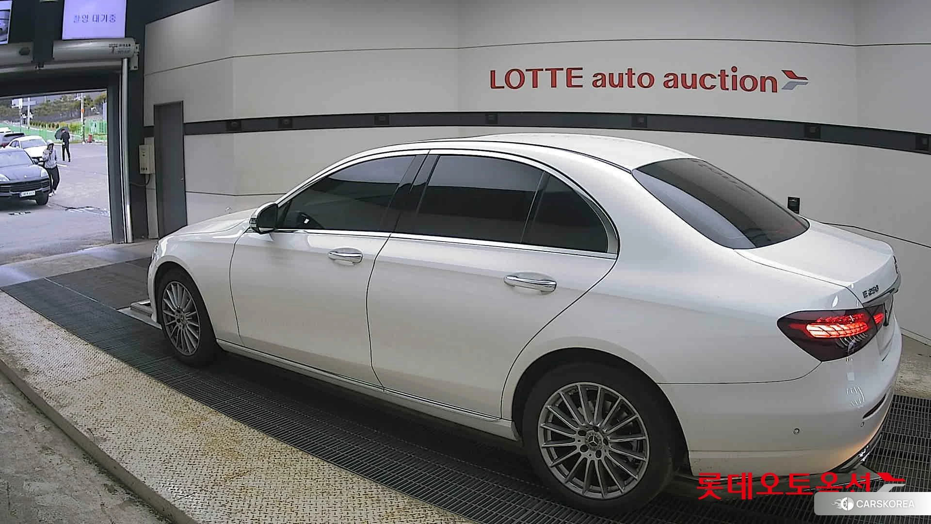 Mercedes-Benz Mercedes-Benz E250 id 4289671 из Кореи 37