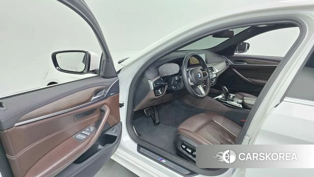 BMW 5 Series (G30) id 4180097 из Кореи 20