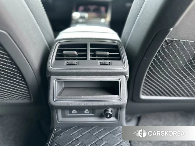 Audi A6L id 4307472 из Китая 18