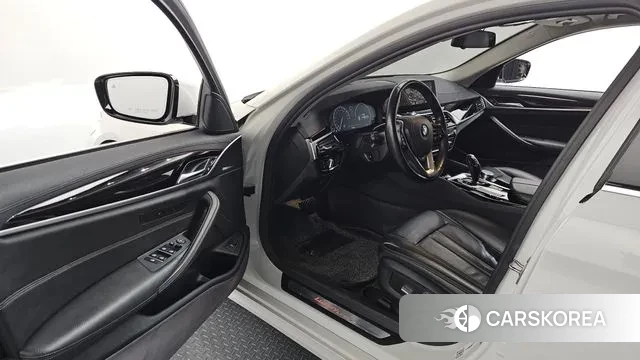 BMW 5 Series (G30) id 3350935 из Кореи 20