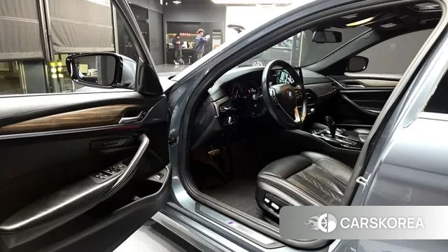 BMW 5 Series (G30) id 3583532 из Кореи 20