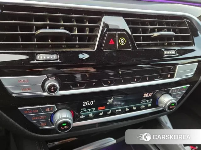 BMW 5 Series (G30) id 3621277 из Кореи 16