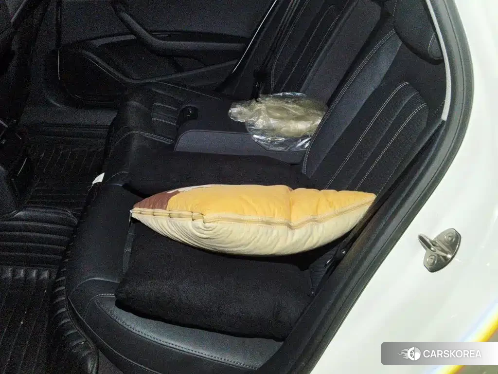 Audi A4L id 4679957 из Китая 26