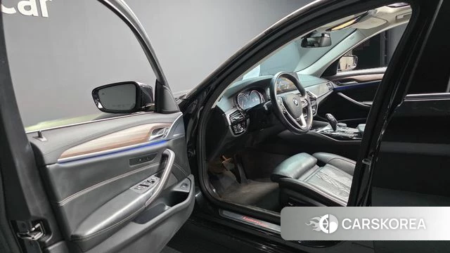 BMW 5 Series (G30) id 3801536 из Кореи 20