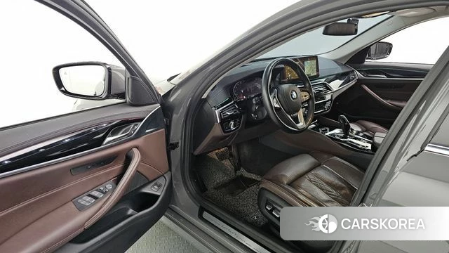 BMW 5 Series (G30) id 4282356 из Кореи 31