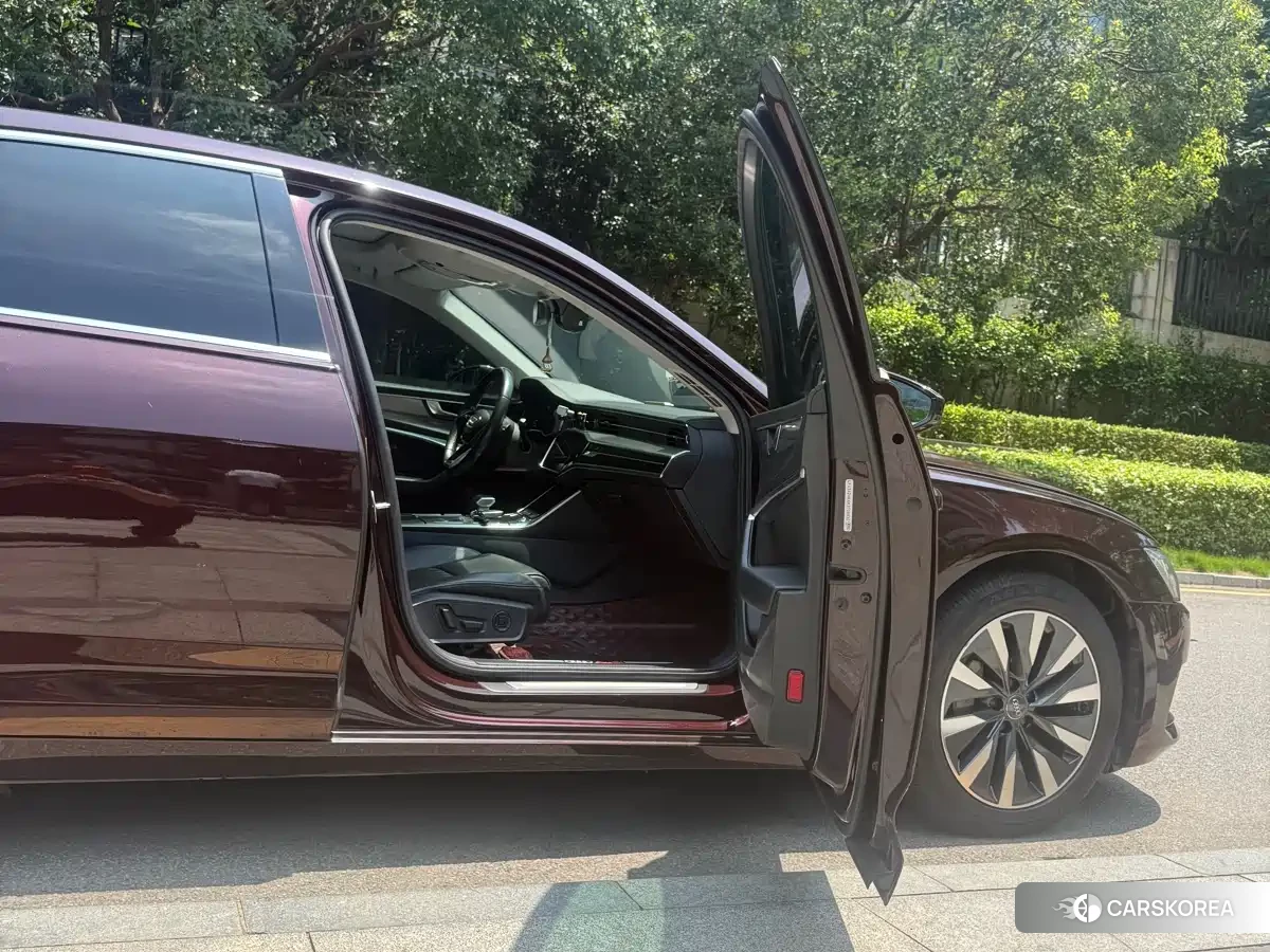 Audi A6L id 4546666 из Китая 34