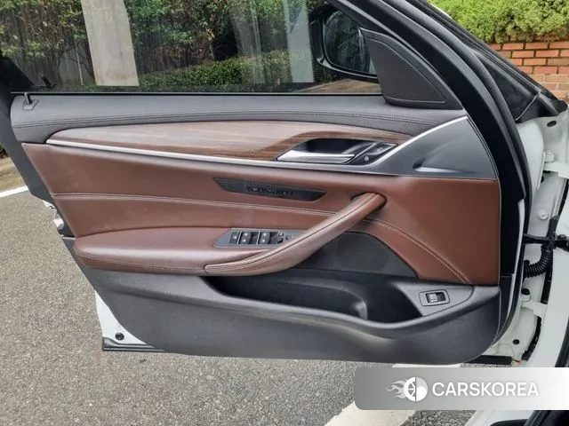 BMW 5 Series (G30) id 3239027 из Кореи 20