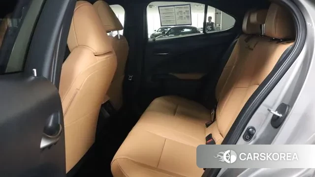 Lexus UX300h id 3316319 из Кореи 16