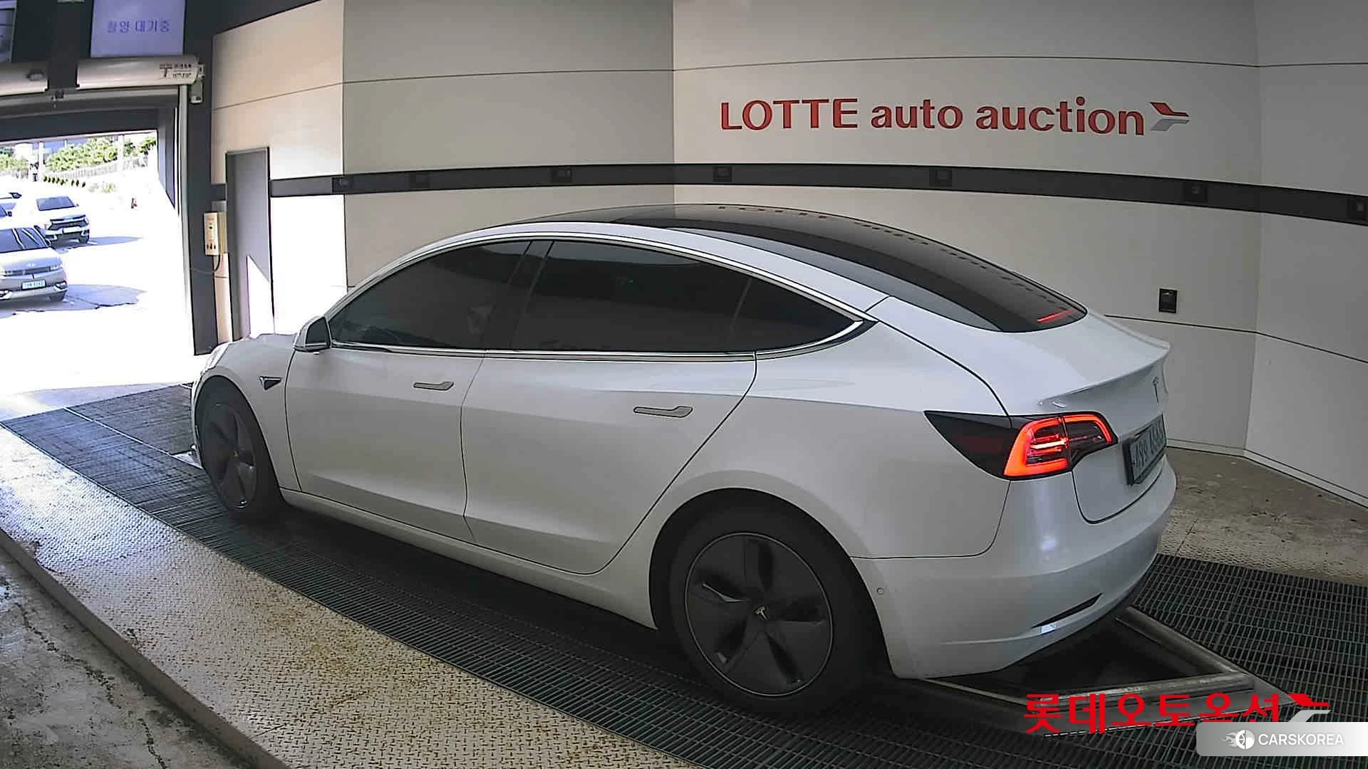Tesla Model 3 Standard Range Plus RWD id 4679263 из Кореи 37