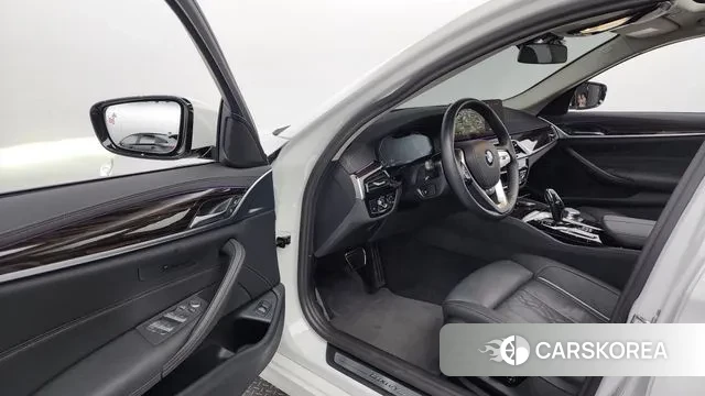 BMW 5 Series (G30) id 3047908 из Кореи 20