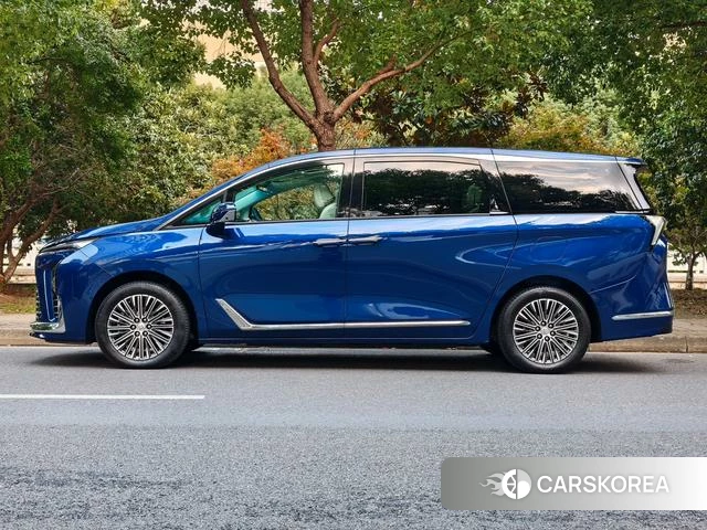 Buick GL8 PHEV id 3939491 из Китая 19