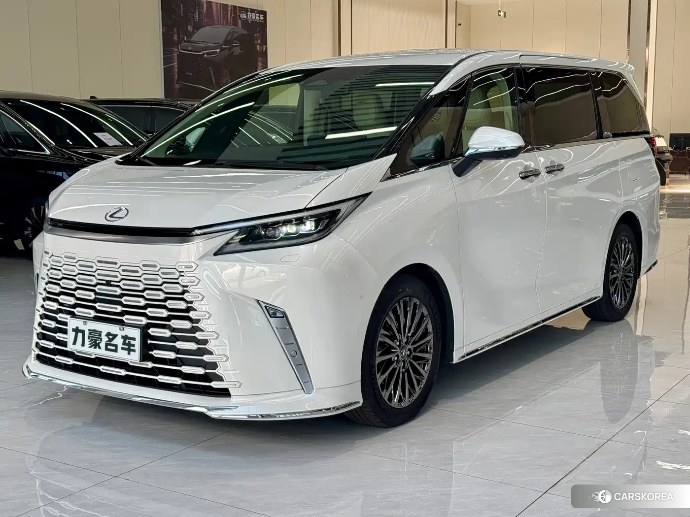 Lexus LM id 4674540 из Китая 18