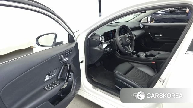 Mercedes-Benz A-Class W177 id 4637684 из Кореи 31