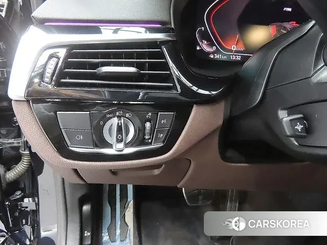 BMW 5 Series (G30) id 3711811 из Кореи 20