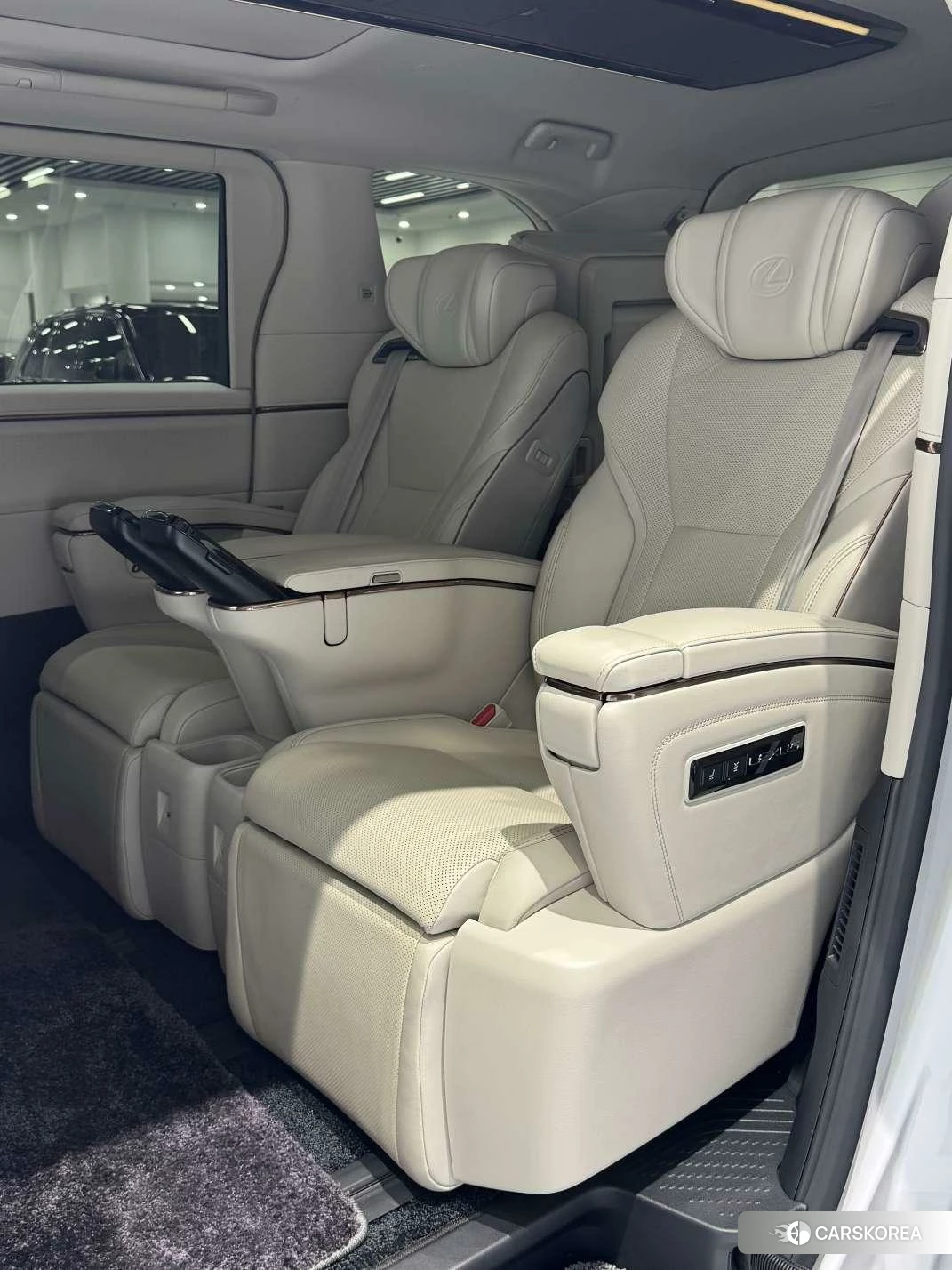 Lexus LM id 4426764 из Китая 11