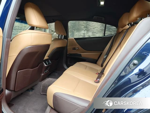 Lexus ES id 4392098 из Китая 11