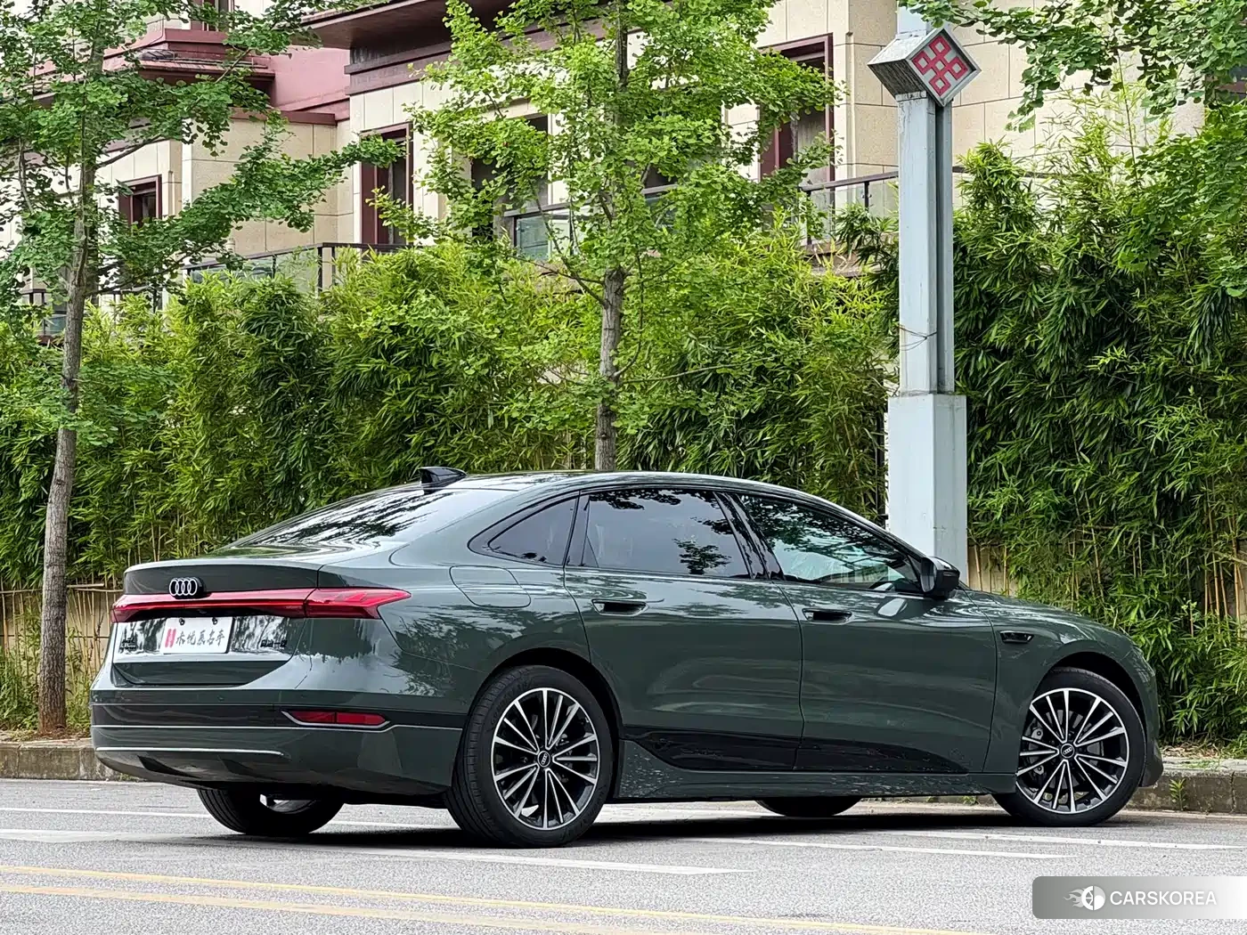 Audi A6L id 4600958 из Китая 15