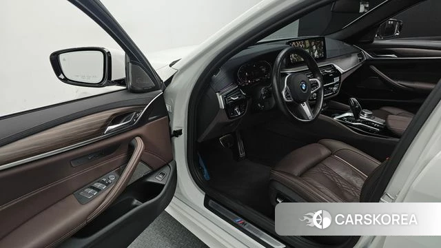BMW 5 Series (G30) id 4899871 из Кореи 32