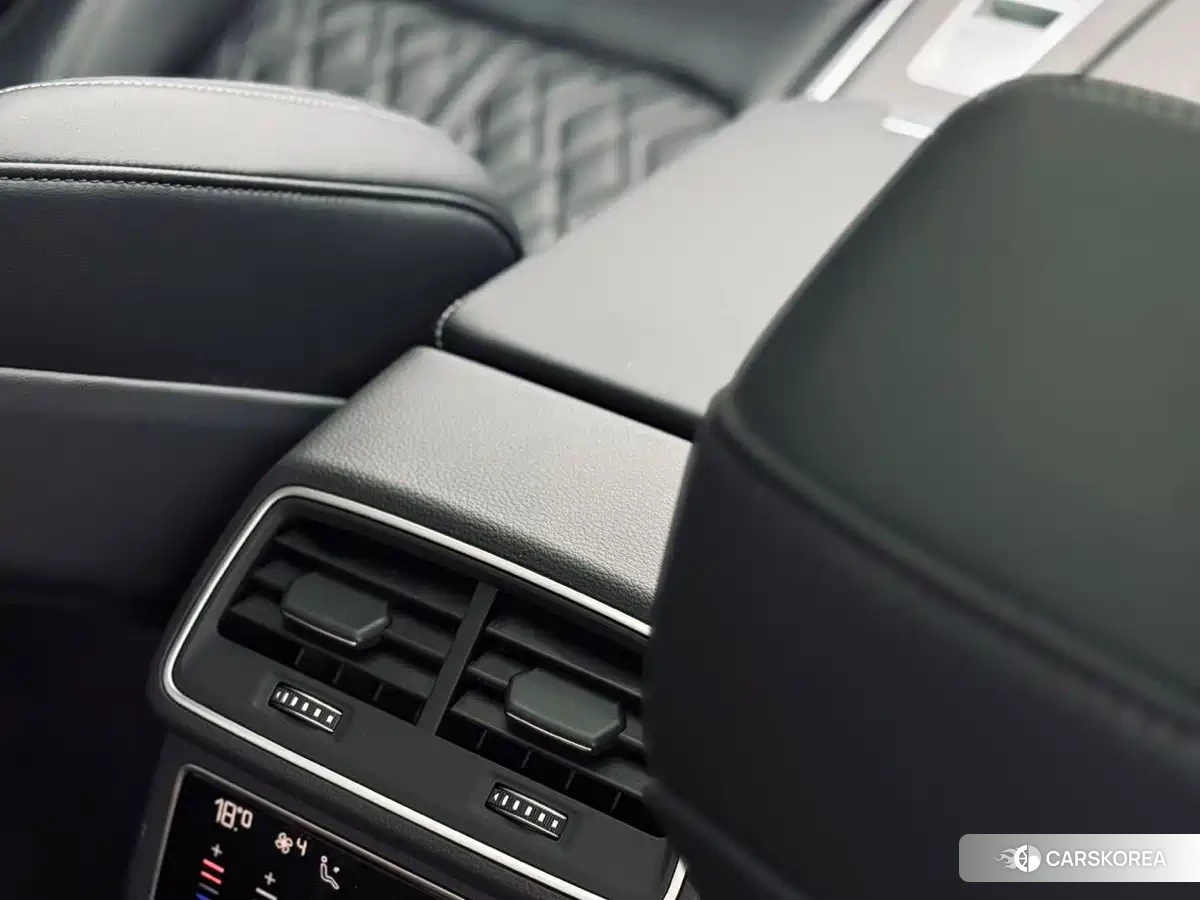 Audi A6L id 4559830 из Китая 18