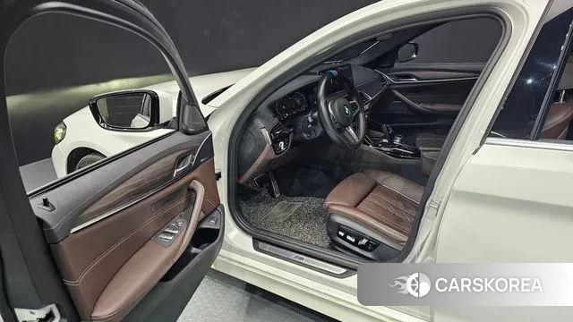 BMW 5 Series (G30) id 3344030 из Кореи 20