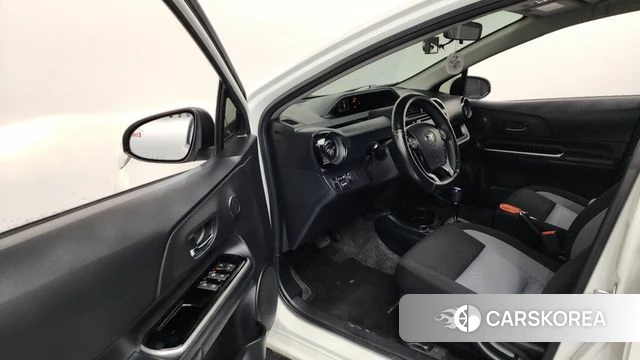 Toyota Prius C id 4557969 из Кореи 33