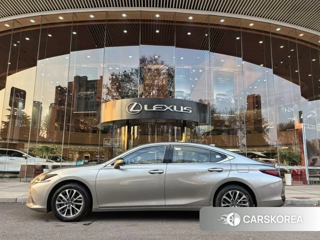 Lexus ES id 4262223 из Китая 17