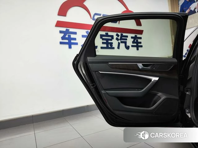 Audi A6L id 4258790 из Китая 26