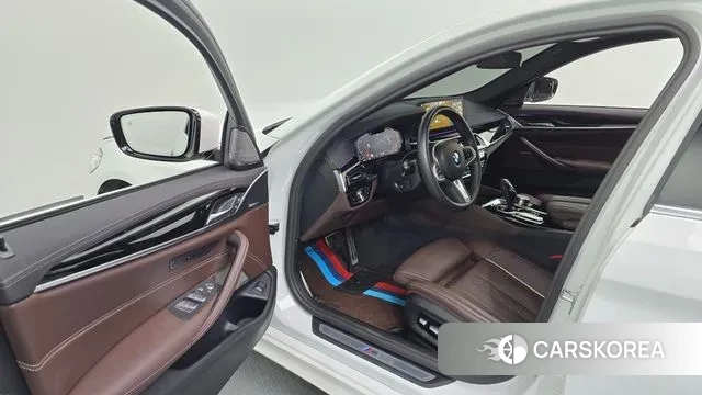 BMW 5 Series (G30) id 3342124 из Кореи 20