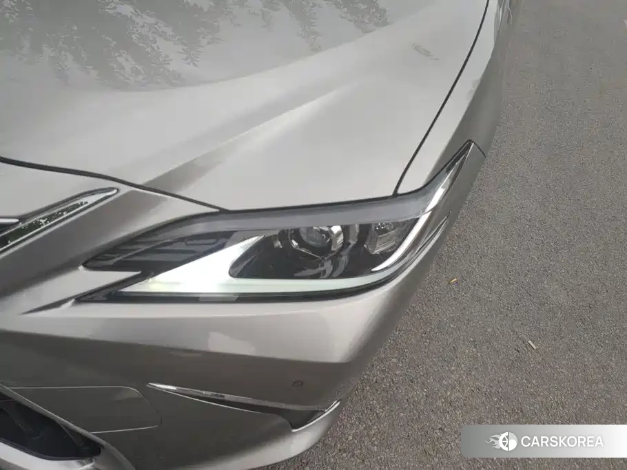 Lexus ES id 4600529 из Китая 16