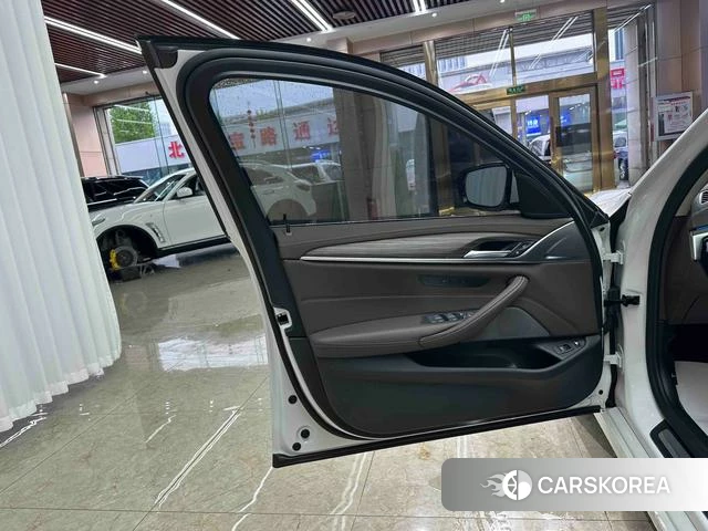 BMW 5 series PHEV id 4257269 из Китая 20