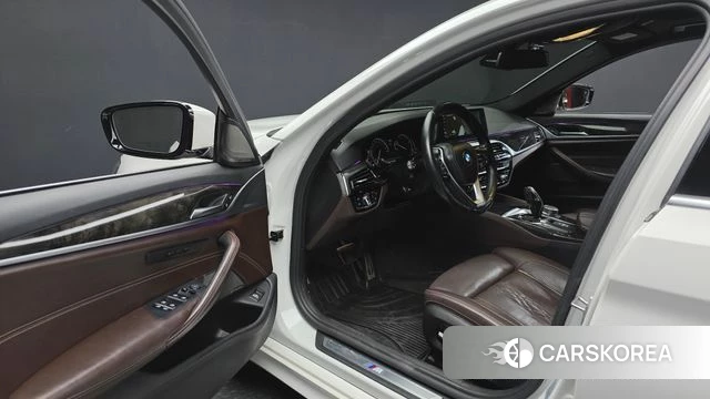 BMW 5 Series (G30) id 4197119 из Кореи 31