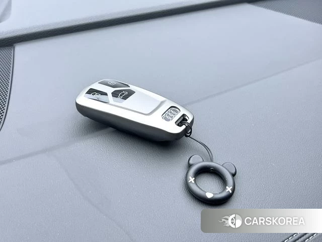 Audi Q5L id 4273375 из Китая 20