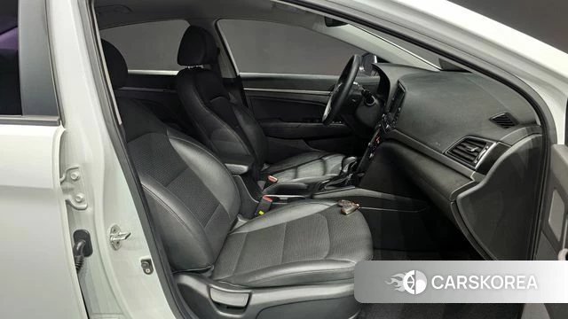 Hyundai Avante AD id 3801819 из Кореи 20