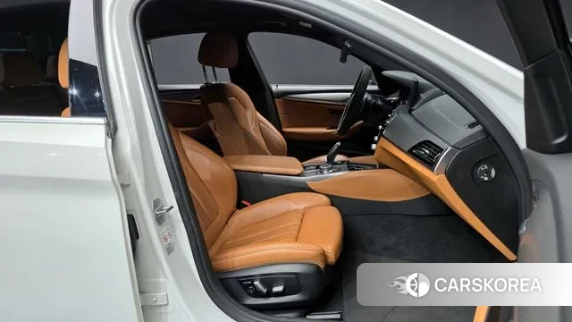 BMW 5 Series (G30) id 3608432 из Кореи 20