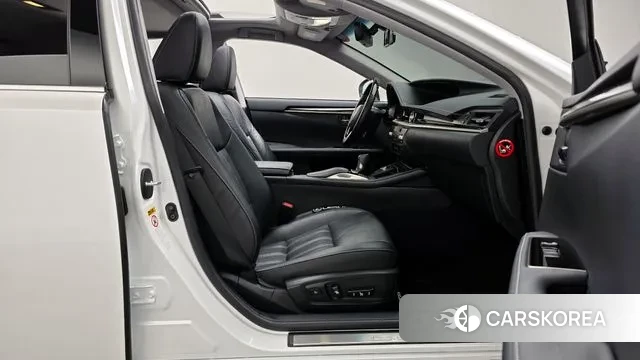 Lexus New ES300h id 3779298 из Кореи 20