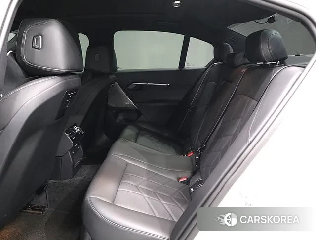 BMW 5 Series (G60) id 2958865 из Кореи 20