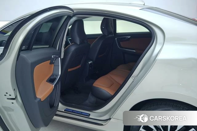 Volvo S60 id 3919318 из Китая 17