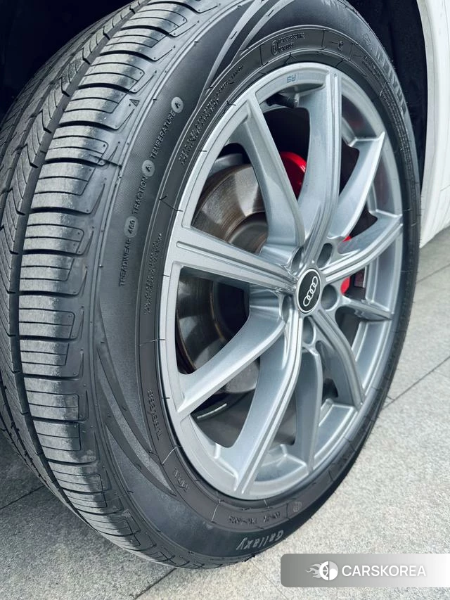 Audi Q5L id 4276824 из Китая 17