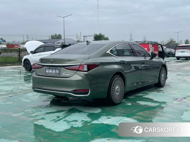 Lexus ES id 4333841 из Китая 15