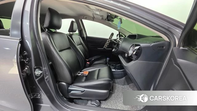Toyota Prius C id 4402561 из Кореи 30