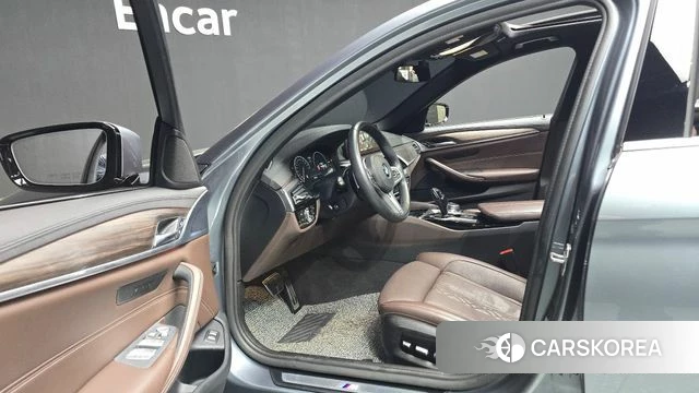 BMW 5 Series (G30) id 4196792 из Кореи 30