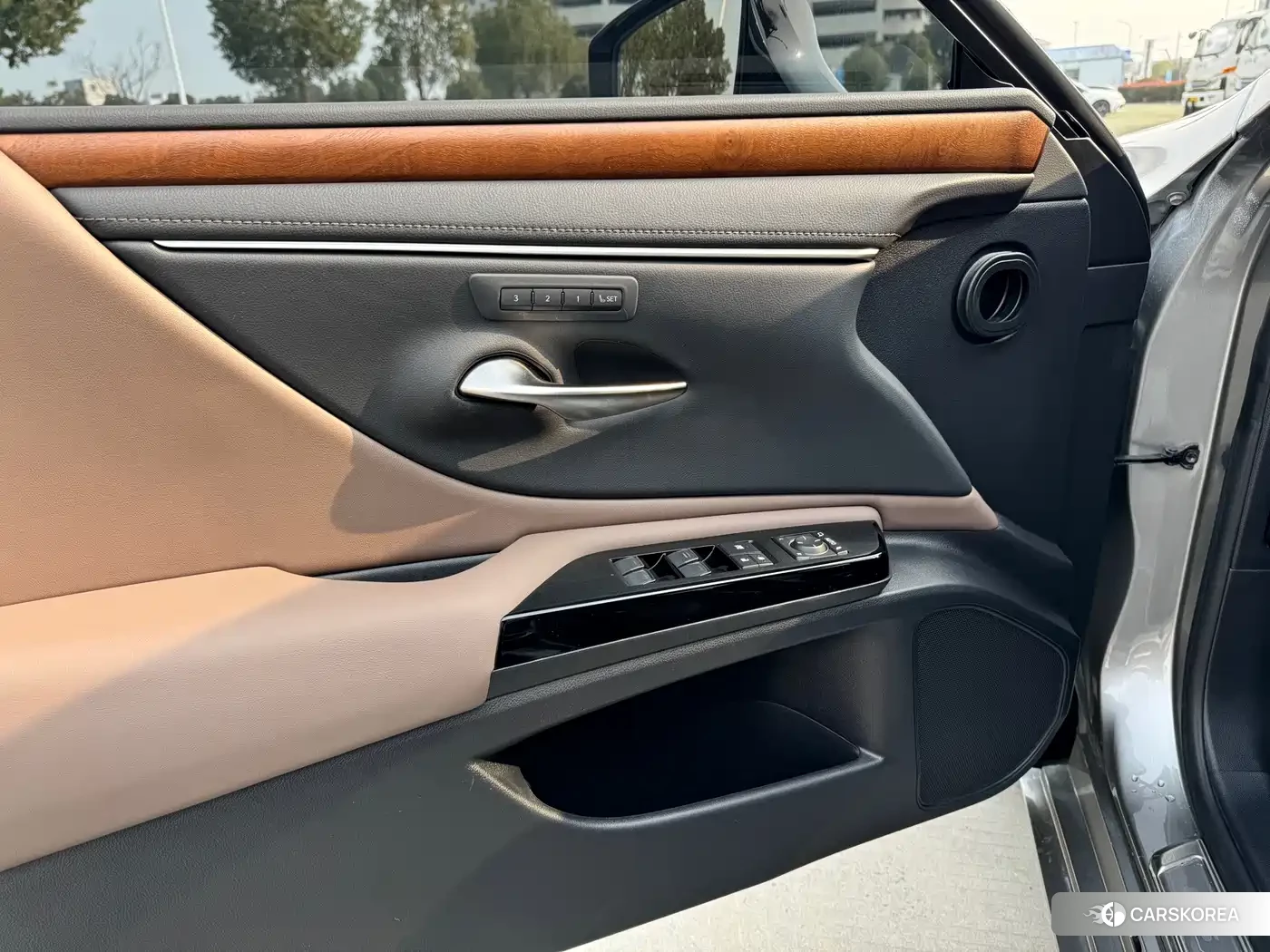 Lexus ES id 4685908 из Китая 16