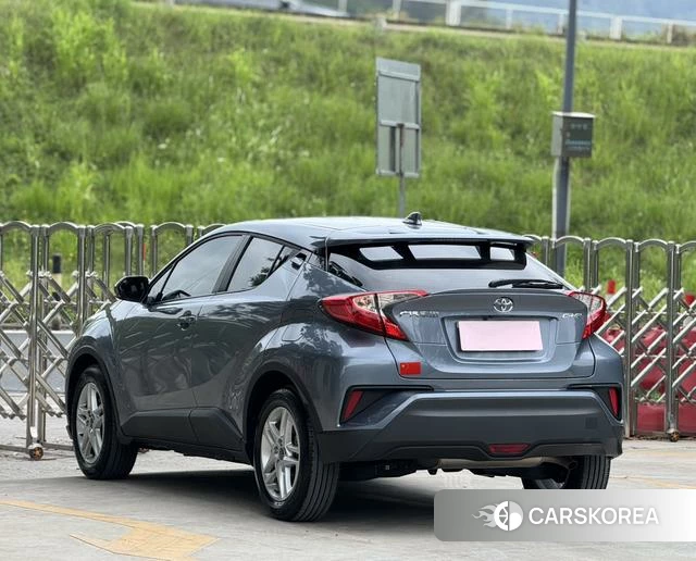 Toyota C-HR id 4263754 из Китая 23